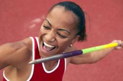 爱游戏入口-一网之隔的世纪对决，昆拉武特与山口茜的极限攻防，如何重新定义羽毛球美学的边界？