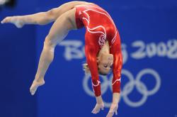 爱游戏官方-贝恩爆发与独行侠强势晋级，山西队的启示与篮球世界的多元叙事