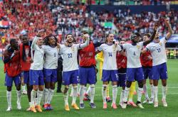 AYXapp下载-欧国联比赛球队战术调整成功，夺得胜利