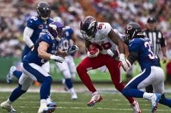 爱游戏官方-当红军遇见黑星，斯通斯在利物浦对阵安哥拉友谊赛中的大师级演出