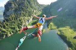 爱游戏APP-西决生死战之夜，德罗赞展现巨星价值