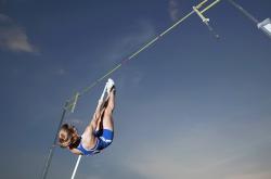 爱游戏娱乐-年度焦点之战，老鹰展翅，稳稳啄落火箭