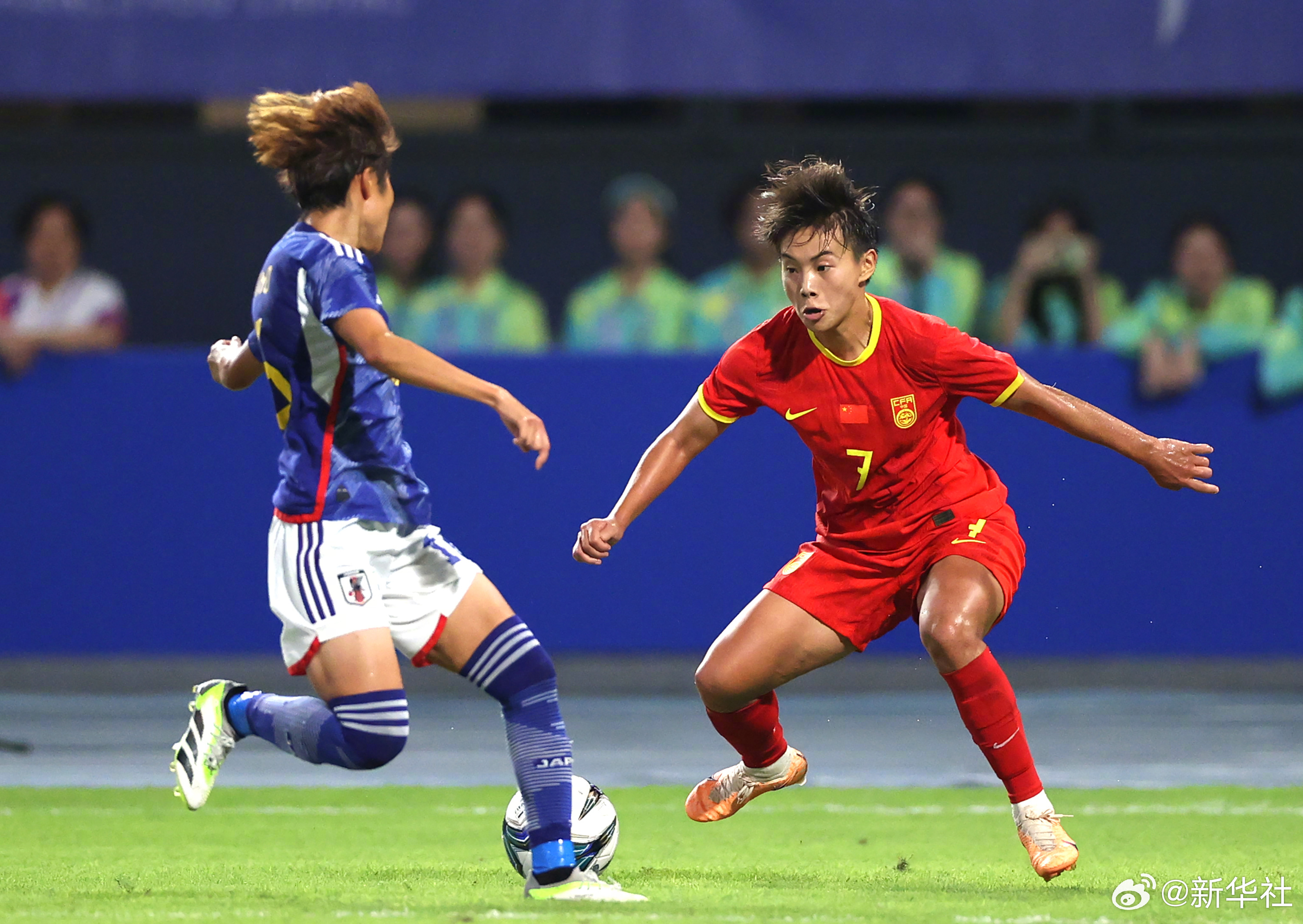 女足比赛中，中国队展现出色表现
