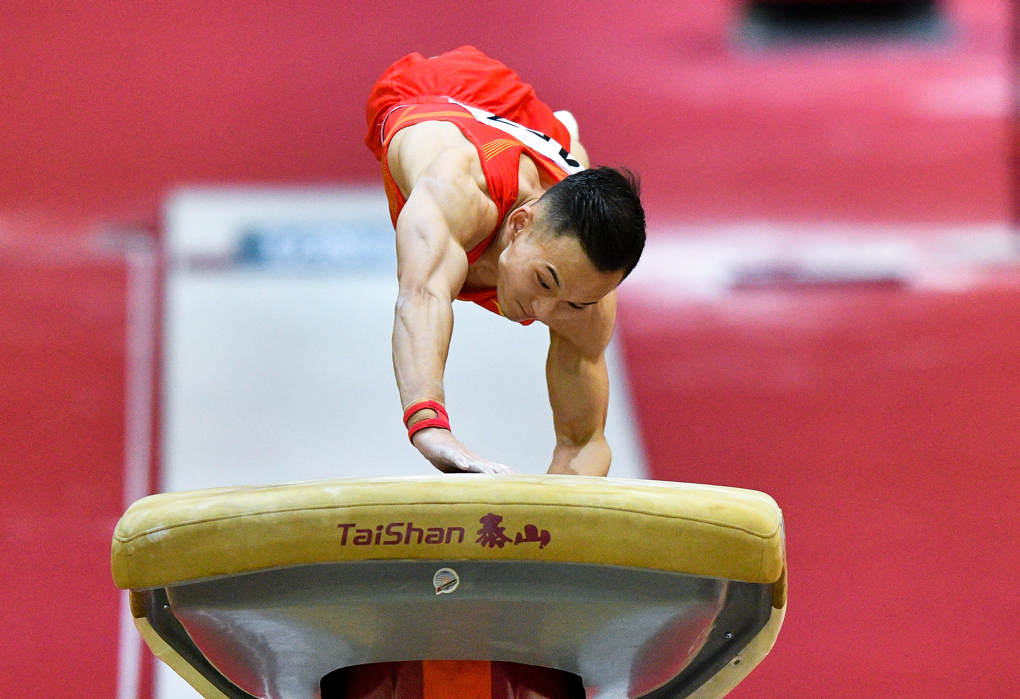 男子体操跳马比赛竞技水准迅猛攀升