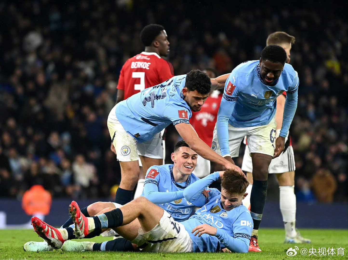 英格兰前锋因伤将缺席下一场比赛的简单介绍