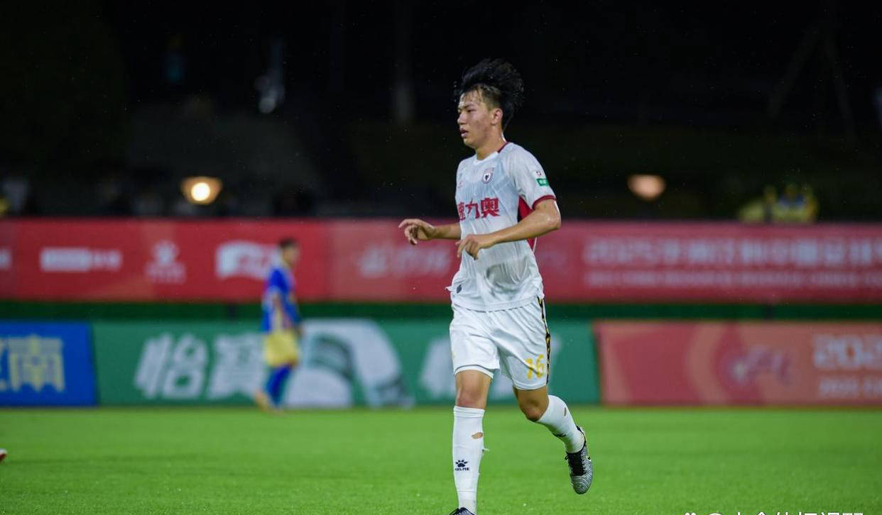 中国球队展现出色表现，引起球迷热议