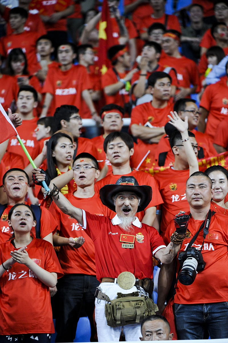 中国球队展现出色表现，引起球迷热议