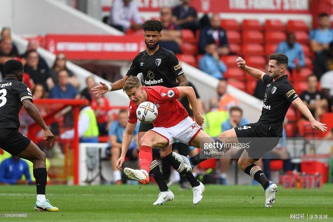 火爆对决：热血激战引发全场尖叫的简单介绍