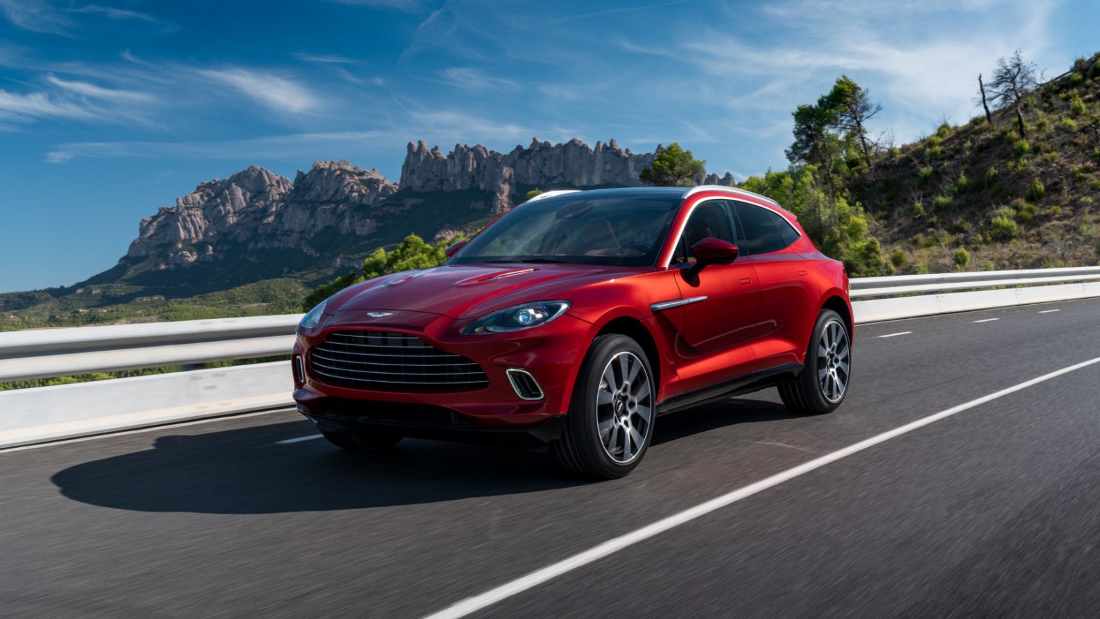 包含雷诺车队绝杀阿斯顿马丁，拉塞尔惊艳四座的词条