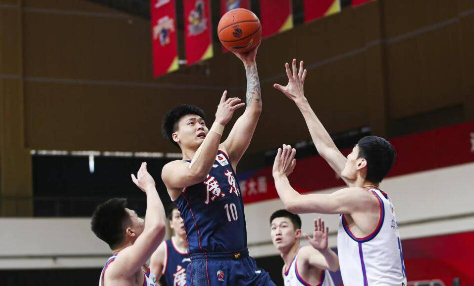 广东队力克吉林队，克莱高光表现