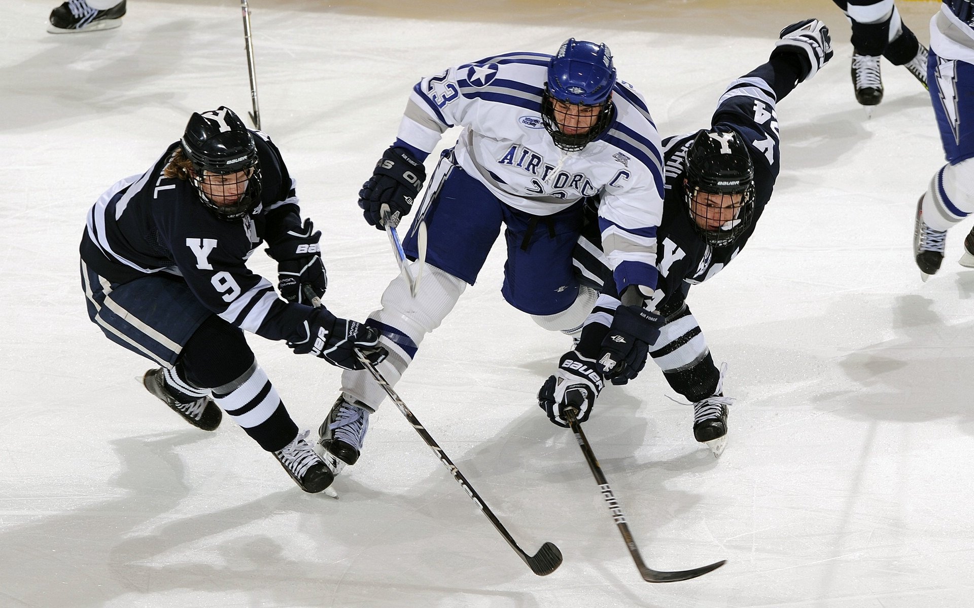 末节风暴!上海队窒息防守锁定胜局,约基奇式关键先生主宰赛场
