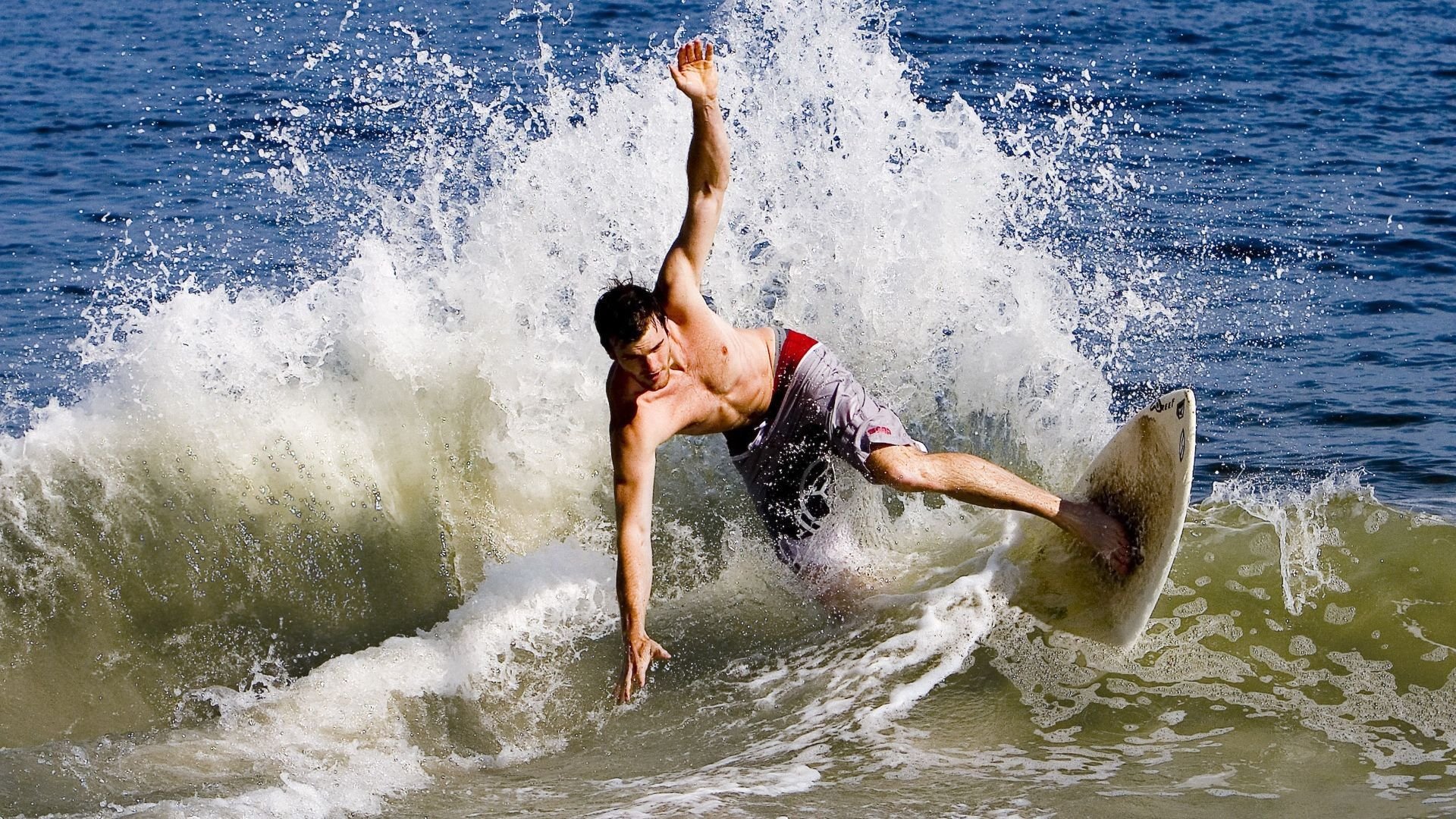 爱德华兹的火焰与山西队的铁壁，当个人英雄主义遭遇团队篮球的终极压制